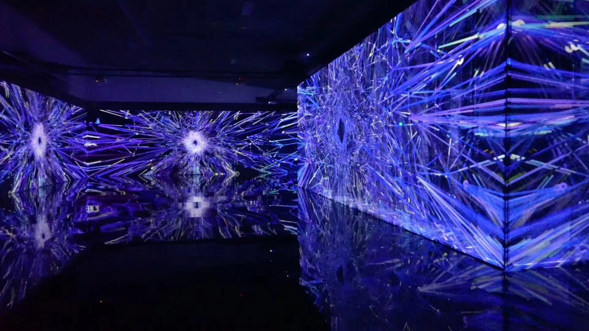 Neueste Unternehmensnachrichten über In welchen Bereichen wird ganz eigenhändig geschriebe Projektionstechnologie hauptsächlich eingesetzt?