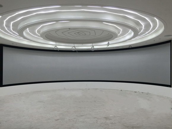 Neueste Unternehmensnachrichten über Was Simulation gebogener Projektions-Schirm ist